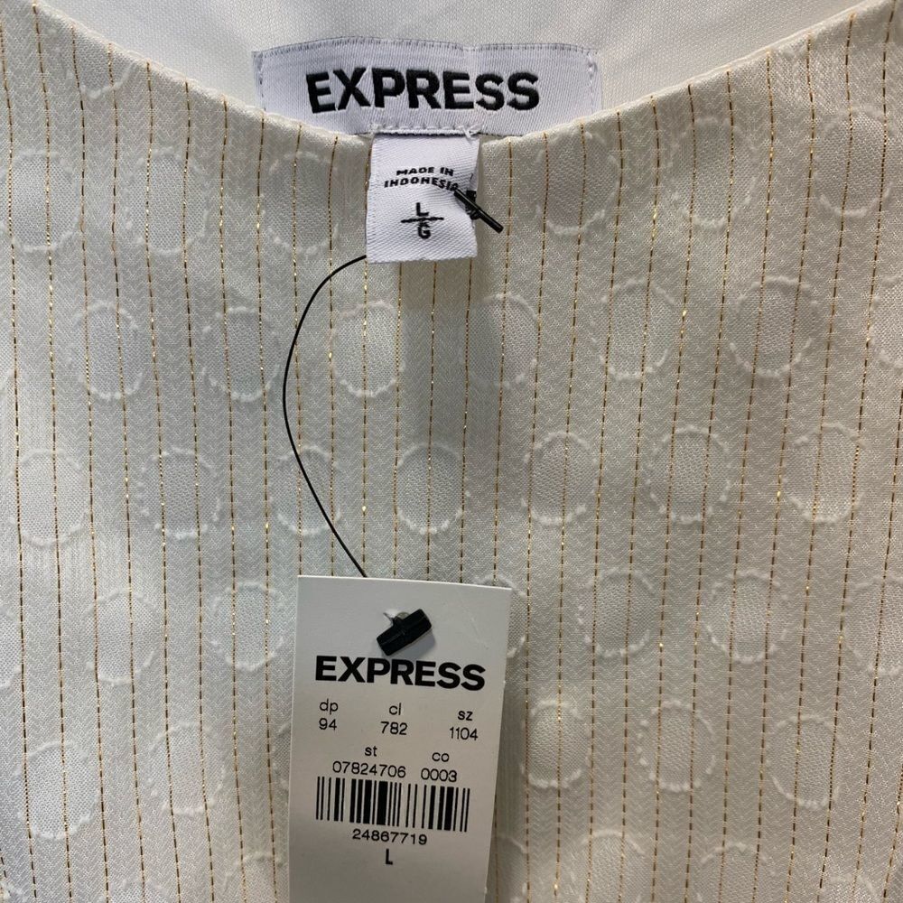 Express Short Cream w/Metallic Detail Nwt - Picture 10 of 11